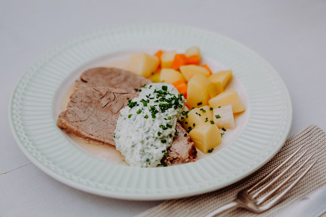 Gesottener Tafelspitz mit Bouillonkartoffeln und Frankfurter grüne Sauce