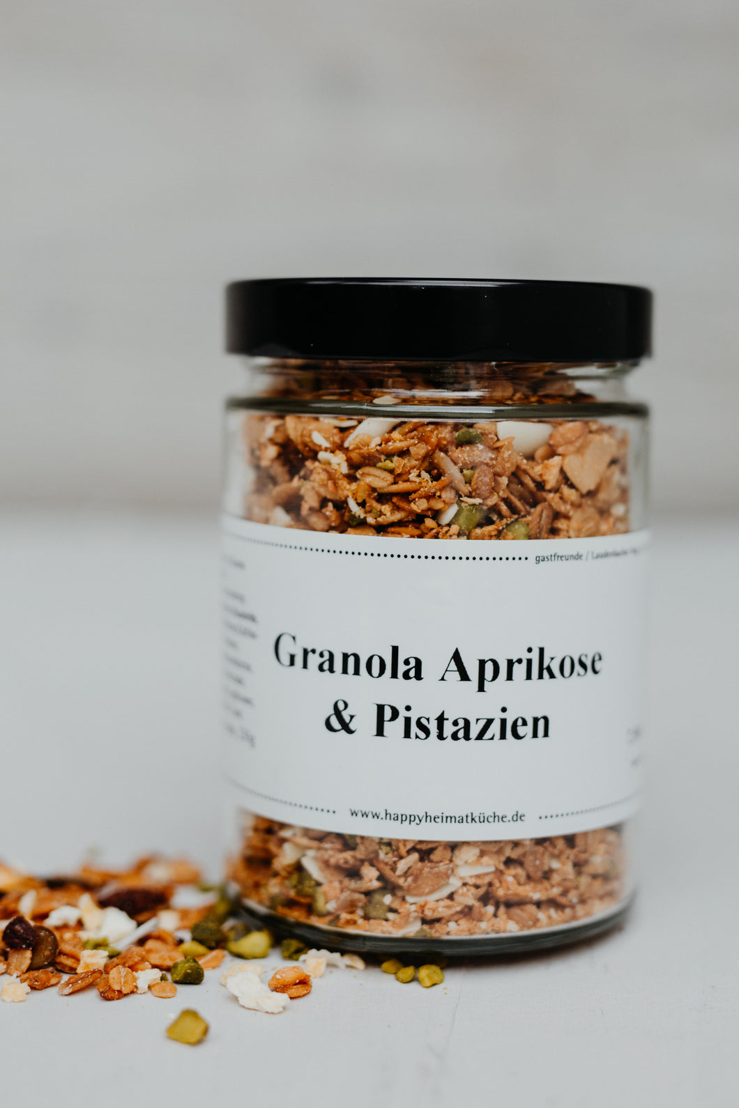 Granola mit Aprikosen und Pistazien